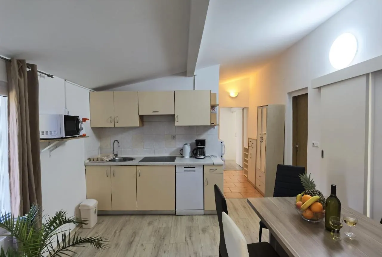 Apartment Rosemary Medulin 0*,